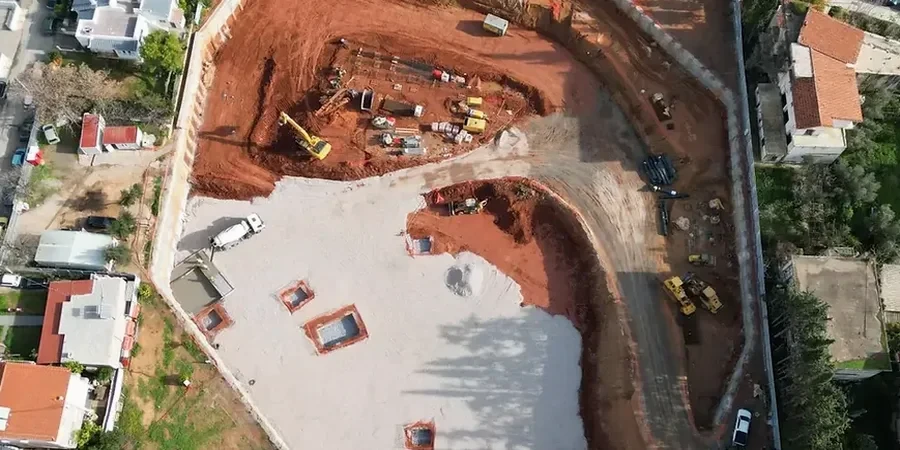 Diseño geotécnico de excavaciones profundas en Antofagasta: control de riesgos en terrenos salinos